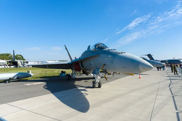 Aeromobile da caccia e attacco da portaerei americano McDonnell Douglas FA 18 Hornet — Foto Stock