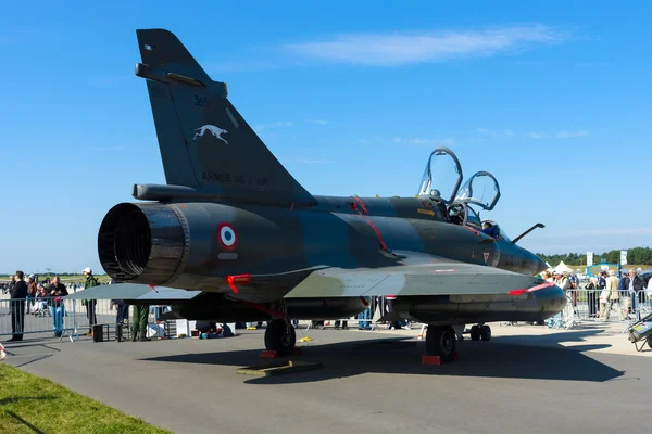 Dassault Mirage 2000N strike fighter-bomber carrying nuclear weapons (rear view — Stock Photo, Image