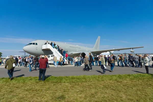 Transportu wojskowego samolotu Boeing Kc 767a (włoskich sił powietrznych) — Zdjęcie stockowe