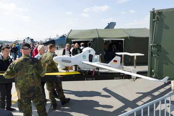 柏林-9 月 14 日： 无人驾驶的飞行器 emt 卢娜 x-2000 年国际航空航天展览会"ila 柏林航空展"，2012 年 9 月 14 日在柏林，德国 — 图库照片
