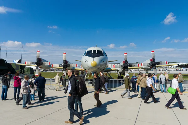 Berlin - 14 Eylül: lockheed p-3 orion dört motorlu turboprop Anti-denizaltı ve Denizcilik gözetim uçağı, Uluslararası Havacılık Fuarı olan — Stok fotoğraf