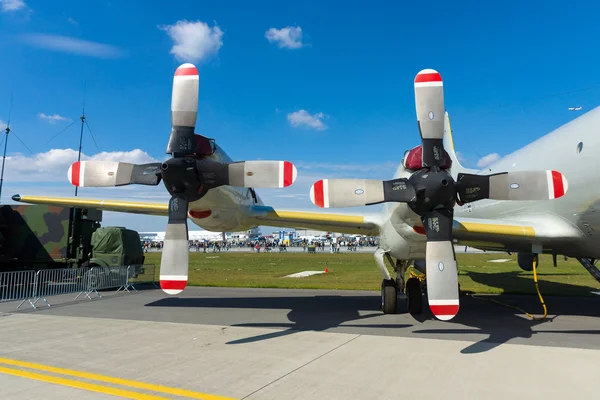 柏林-9 月 14 日： 飞机引擎洛克希德公司 p-3 猎户座，国际航空航天展览会"ila 柏林航空展"，2012 年 9 月 14 日在柏林，德国 — 图库照片