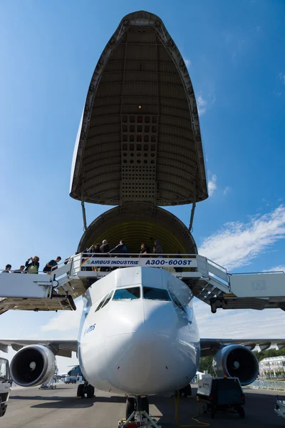 Berlin - 14 september: airbus a300-600st (super transportör) eller beluga, internationella flyg-och utställningen "ila berlin air show", 14 september 2012 i berlin — Stockfoto