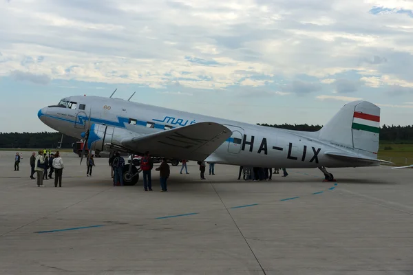 BERLINO - 14 SETTEMBRE: Aeromobile sovietico Lisunov Li-2, compagnia aerea ungherese "Malev", Esposizione Internazionale Aerospaziale "ILA Berlin Air Show", 14 settembre 2012 — Foto Stock