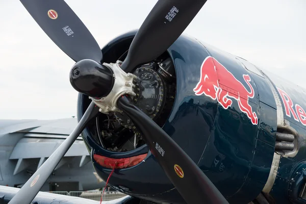 BERLÍN - 14 DE SEPTIEMBRE: Detalle del avión portaaviones Chance Vought F4U Corsair, Exposición Aeroespacial Internacional "ILA Berlin Air Show", 14 de septiembre de 2012 — Foto de Stock