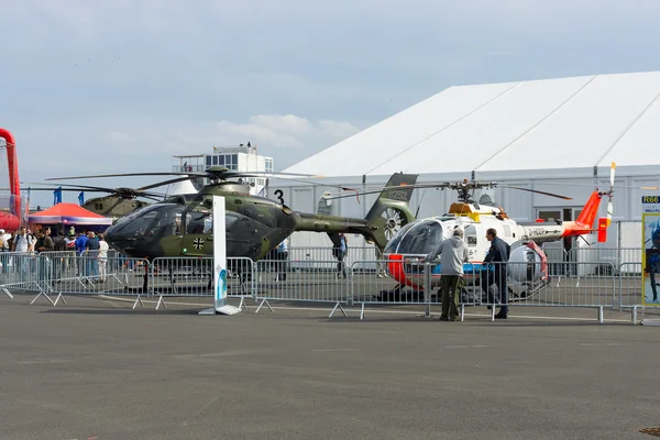 BERLIN - 14 SEPTEMBRE : Un hélicoptère militaire Eurocopter EC135 et le MBB Bo 105, Salon international de l'aérospatiale "ILA Berlin Air Show", 14 septembre 2012 — Photo