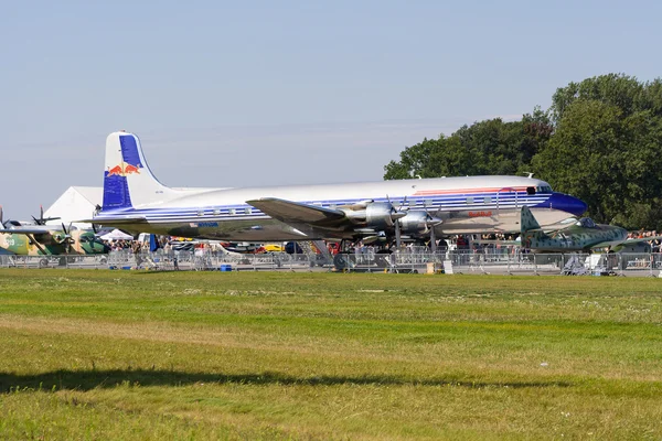 BERLINO - 14 SETTEMBRE: Il Douglas DC-6B è un aereo di linea a pistoni, Esposizione Internazionale Aerospaziale "ILA Berlin Air Show", 14 settembre 2012 a Berlino, Germania — Foto Stock