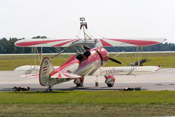 БЕРЛИН - 14 СЕНТЯБРЯ: Военно-учебный самолет Boeing-Stearman Model 75, Международная аэрокосмическая выставка "ILA Berlin Air Show", 14 сентября 2012 года в Берлине — стоковое фото