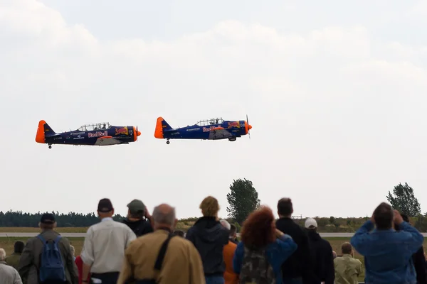 Berlin - szeptember 14-én: bemutató repülés a légi jármű Észak-amerikai:-6f, nemzetközi aerospace kiállítás "ila berlini air show", berlin, 2012 szeptember 14, — Stock Fotó