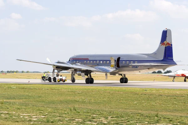 Berlin - 14 września: douglas dc-6b jest samolot z napędem tłoka, Międzynarodowa wystawa przemysłu lotniczego "ila berlin air show", 14 wrzesień 2012 w Berlinie, niemiecki — Zdjęcie stockowe