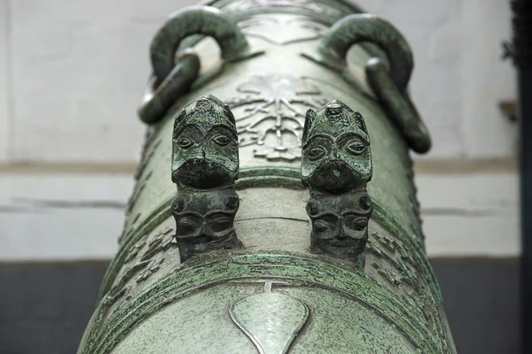 Vista sul vecchio cannone di bronzo — Foto Stock