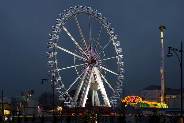 Roda gigante. Mercado de Natal na Alexanderplatz — Fotografia de Stock