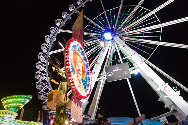 Roda gigante. Mercado de Natal na Alexanderplatz — Fotografia de Stock