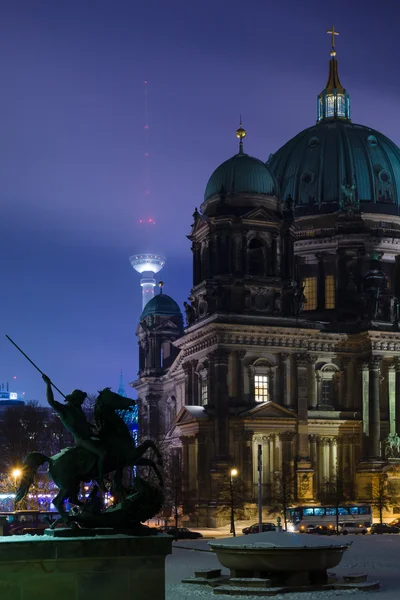 Katedra berlińska (Berliner Dom) w nocy oświetlenie — Zdjęcie stockowe