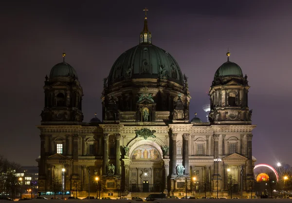 Katedra berlińska (Berliner Dom) w nocy oświetlenie — Zdjęcie stockowe