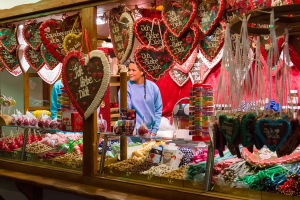 Sales of traditional Christmas sweets on the Christmas market at Alexanderplatz — Stock Photo, Image