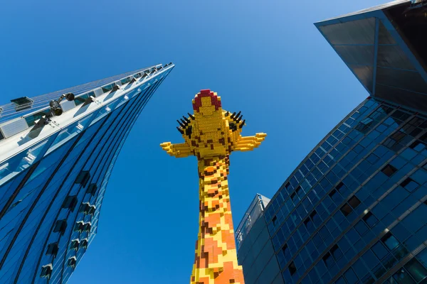 Een figuur van een giraffe voor lego in de legoland discovery centre in het sony center op de potsdamer platz — Stockfoto