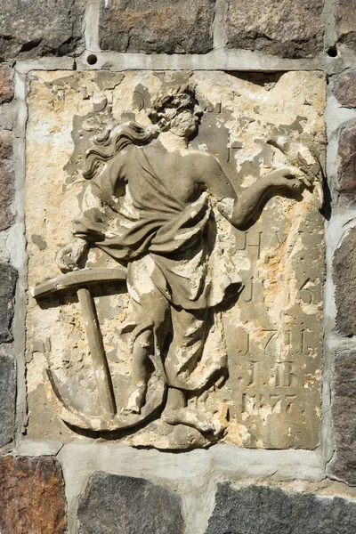 Symbol of hope. Anchor and a woman. Lapidary of Kollnischer Park. Berlin. — Stock Photo, Image