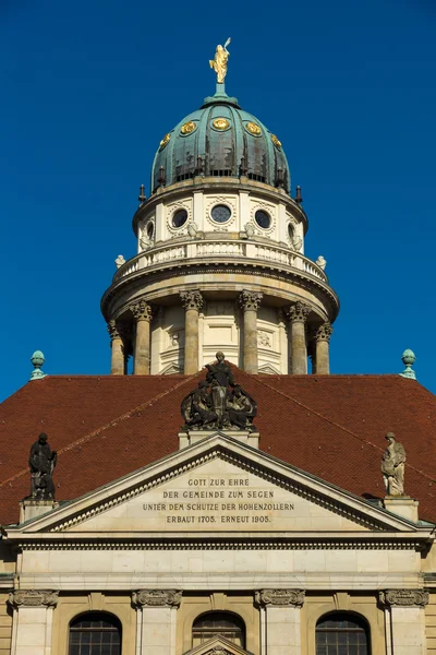 Frans kathedraal aan genaamd de gendarmenmarkt. Berlijn. Duitsland — Stockfoto