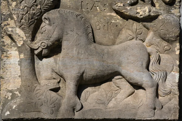 Bajorrelieve que representa un caballo. Lapidario de Kollnischer Park. Berlín . —  Fotos de Stock