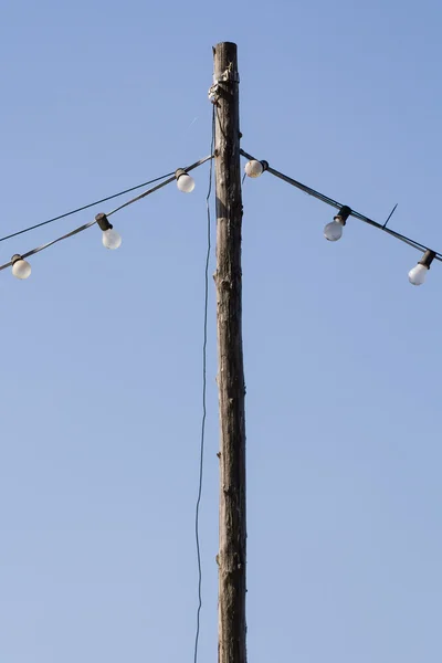 Wooden pole and garland lights. — Stock Photo, Image