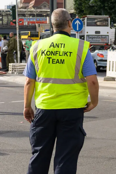 Equipes anti-conflito de funcionários para demonstrar . — Fotografia de Stock