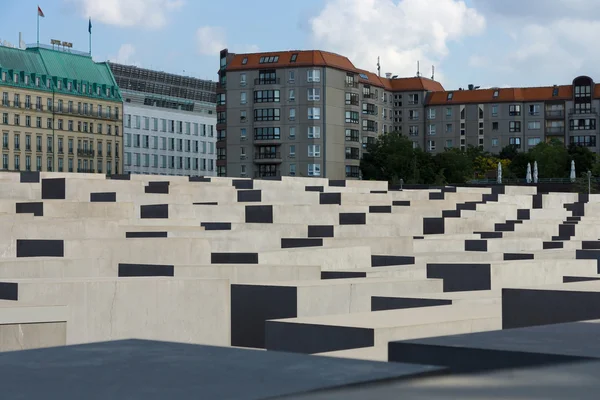 Memorial to the Murdered Jews of Europe in the background five-star Hotel Adlon — Stock Photo, Image