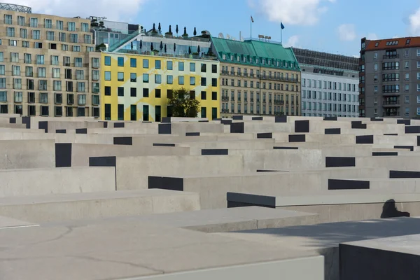 Memorial a los judíos asesinados de Europa en el fondo Hotel Adlon de cinco estrellas —  Fotos de Stock