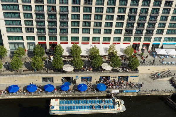 Musée DDR, remblai Spree et amarrage pour bateaux de plaisance avec vue aérienne — Photo