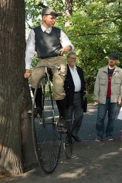 骑自行车的人。帝国假期 (Kaiserfest) 到动物园加滕 — 图库照片