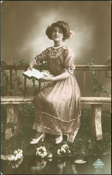 Old Swiss postcard 1917. Shows a girl with book — Stock Photo, Image