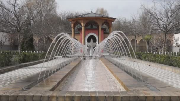Серія фонтани у марокканському дворі — стокове відео