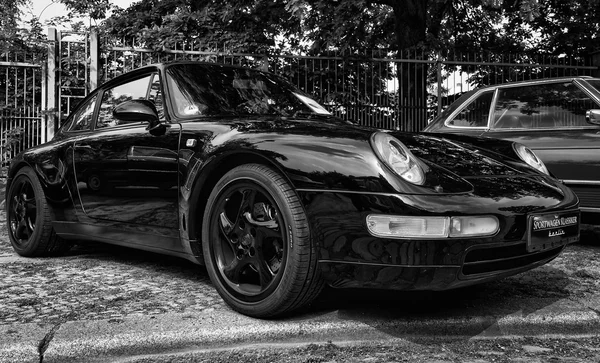 Berlin - 11. mai: der porsche 911, frontansicht (schwarz-weiß), 26. oldtimer-tage berlin-brandenburg, 11. mai 2013 berlin, deutschland — Stockfoto