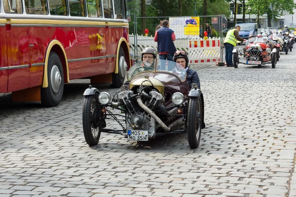 BERLIM - 11 de Maio: V-Twin three-wheelers, Morgan Super Sports, 26. Oldtimer-Tage Berlin-Brandenburg, 11 de maio de 2013 Berlim, Alemanha — Fotografia de Stock