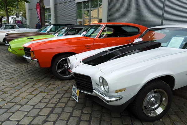 BERLIN - MAY 11: Chevrolet Camaro, Second generation (1973), Chevrolet Chevelle SS coupe and Dodge Challenger, 26. Oldtimer-Tage Berlin-Brandenburg, May 11, 2013 Berlin, Germany — Stock Photo, Image