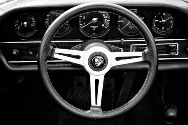 BERLIN, GERMANY - MAY 11: Cab Porsche 911 Targa 2,4 T, (Black an — Stock Photo, Image