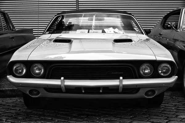 BERLIM - 11 de Maio: Dodge Challenger (Preto e Branco), 26. Oldtime — Fotografia de Stock