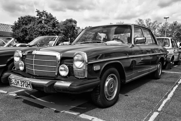 BERLIN - MAY 11: Car Mercedes-Benz W114 (black and white), 26th — Stock Photo, Image