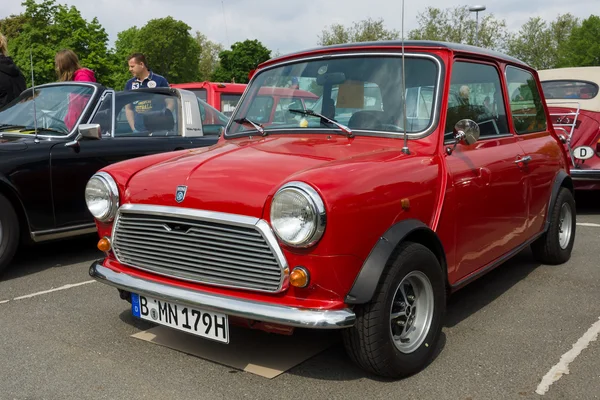 Берлін - 11 травня: авто британський leyland міні, 26 Олдтаймер марки Берлін Бранденбург, 11 травня 2013 Берлін, Німеччина — стокове фото