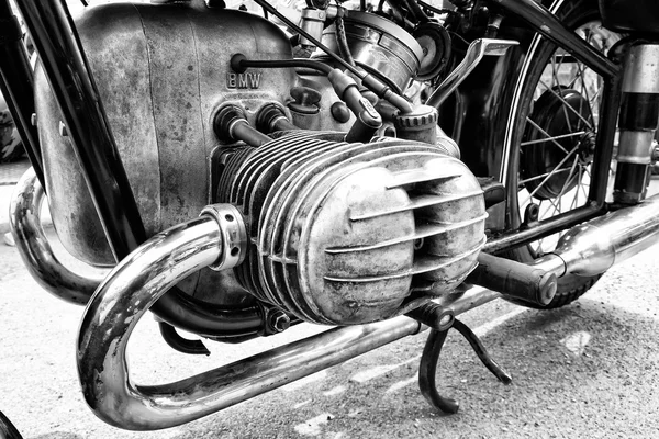 Berlin - 11 maja: motocykl silnik bmw r68 (czarny i biały), 26 oldtimer-tage berlin Brandenburgia, 11 maja 2013 berlin, Niemcy — Zdjęcie stockowe