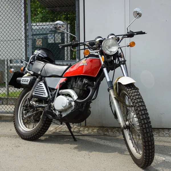 БЕРЛИН - 11 мая: Мотоцикл Honda XL250 Enduro, 26-й Oldtimer-Tage Berlin-Brandenburg, 11 мая 2013 г. Берлин, Германия — стоковое фото