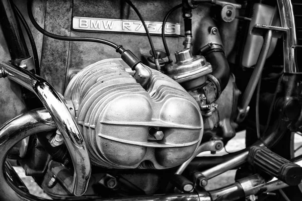 BERLINO - 11 MAGGIO: Motore BMW R75-5 (bianco e nero) ), — Foto Stock