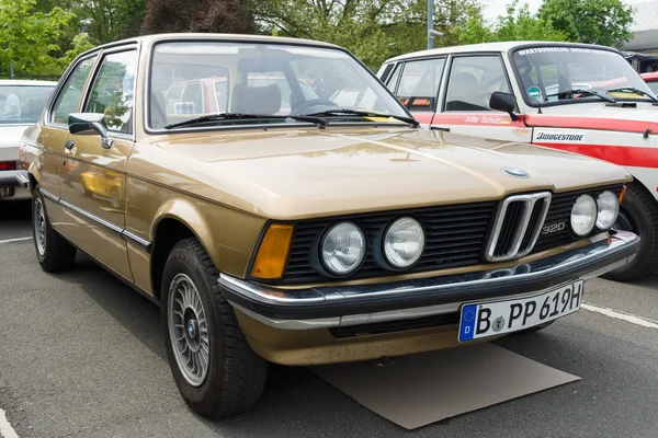 BERLINO - 11 MAGGIO: Car BMW 320 (E21), 26th Oldtimer-Tage Berlin-Br — Foto Stock