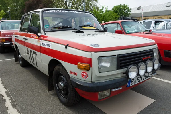 BERLÍN - 11 DE MAYO: Coche Wartburg 353, 26º Oldtimer-Tage Berlin-Bra —  Fotos de Stock