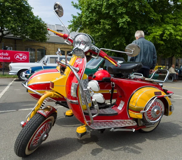 BERLIN - MAY 11: Scooter Vespa PX 200 LeoVince L with attached s — Stock Photo, Image