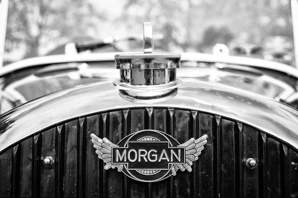 БЕРЛИН - 11 мая: Автомобильная эмблема Morgan, трехколесные F-Series (бла — стоковое фото