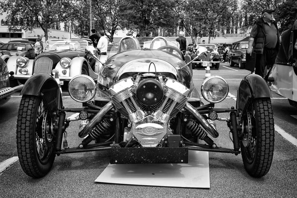 BERLÍN - 11 DE MAYO: Coche Morgan, V-Twin de tres ruedas (negro y wh —  Fotos de Stock