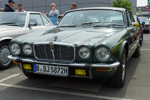 베를린-5 월 11 일: 자동차 재규어 xj12, 26 oldtimer 일일 전 베를린-브 란 — 스톡 사진