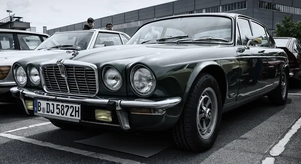 Berlin - maj 11: bil jaguar xj12 (toning), 26 oldtimer-tage vara — Stockfoto