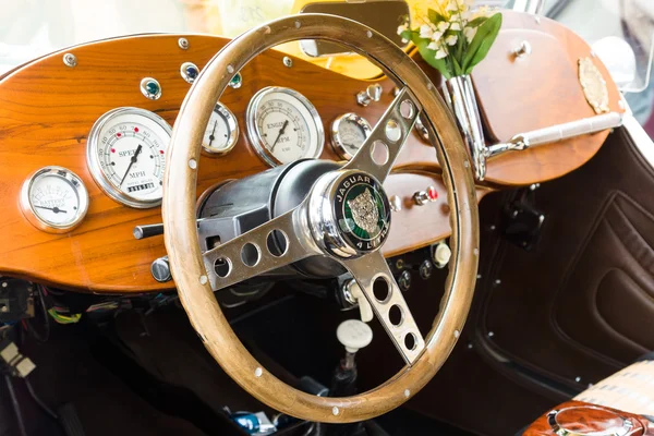 Berlin - 11. mai: taxiwagen jaguar ss-100 roadster, 26. oldtimer-t — Stockfoto